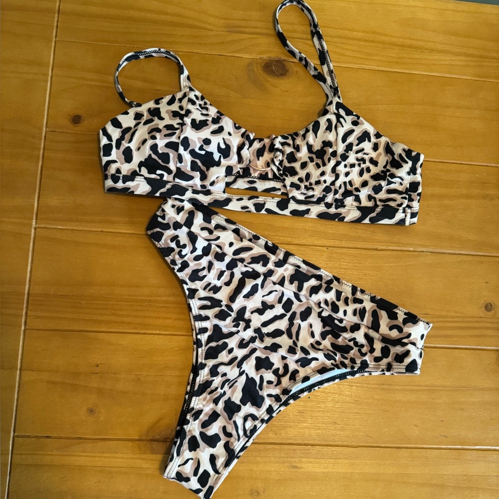 LAST CHANCE‼️ Cheetah Print 2 Piece